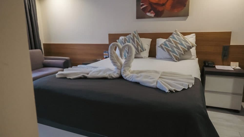 Devin Otel 5