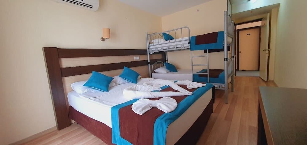 Klas More Beach Hotel 4