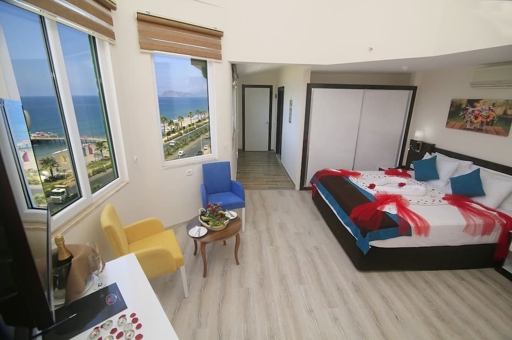 Klas More Beach Hotel 5