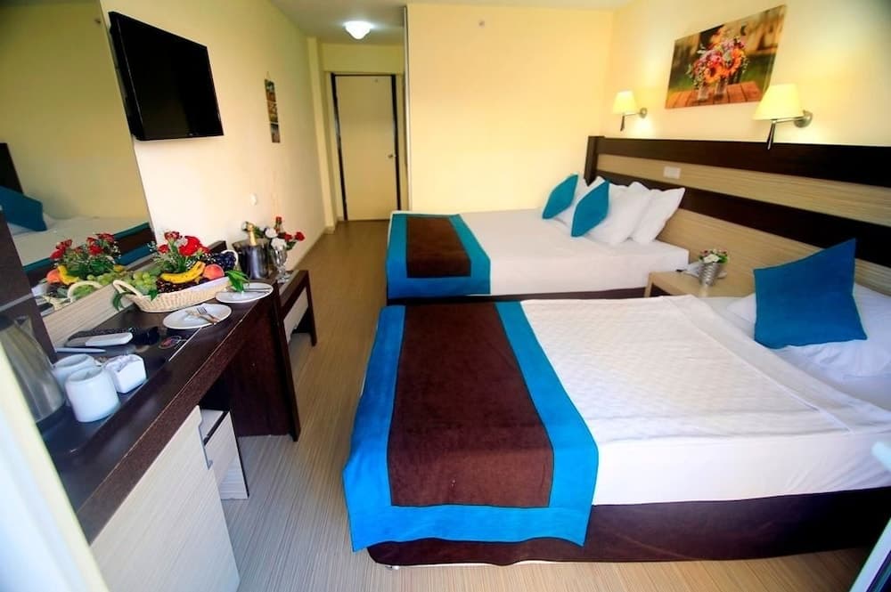 Klas More Beach Hotel 2