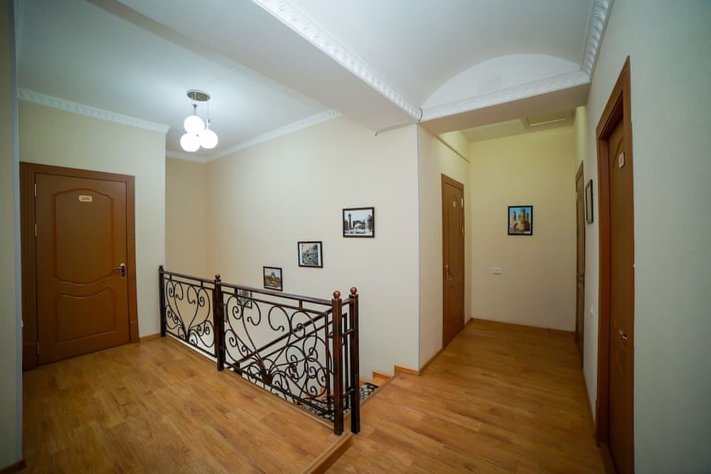 Hotel Rayhon 4