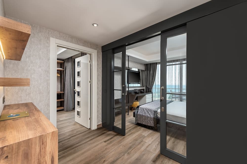 Elite Luxury Suite 5