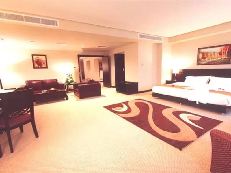 Monroe Hotel 2