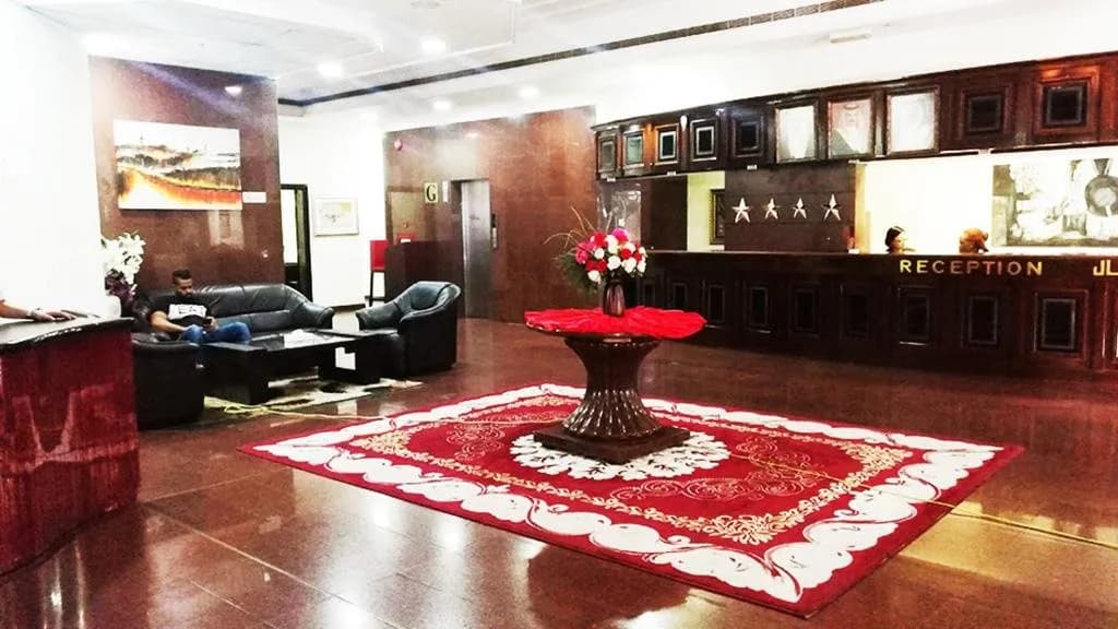 Phoenicia Tower Hotel 2
