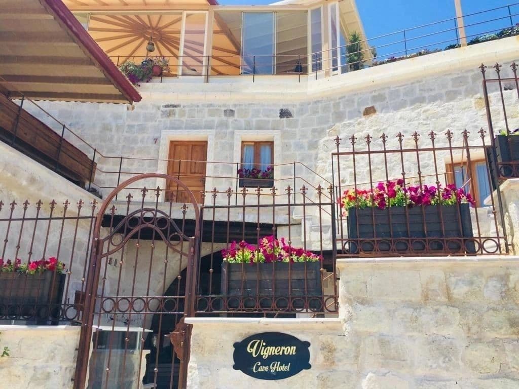 Vigneron Cave Hotel