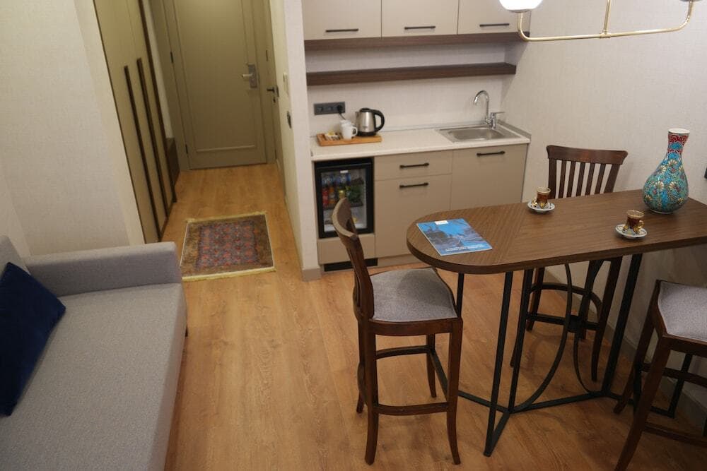 Nevi Hotel & Suites