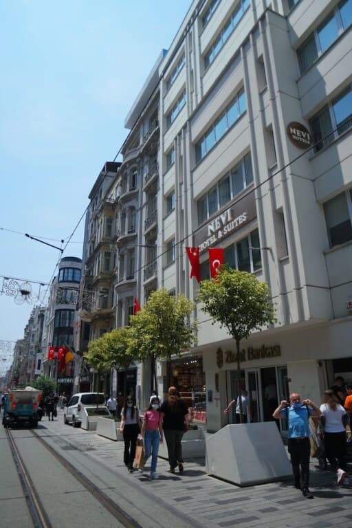 Nevi Hotel & Suites 3