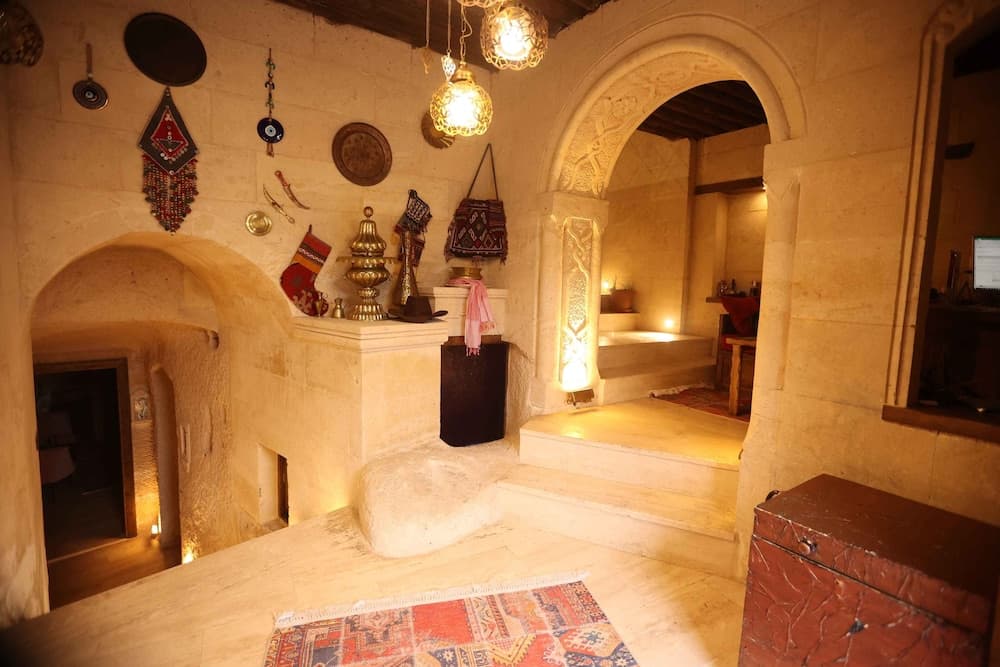 Maks Cave House 2