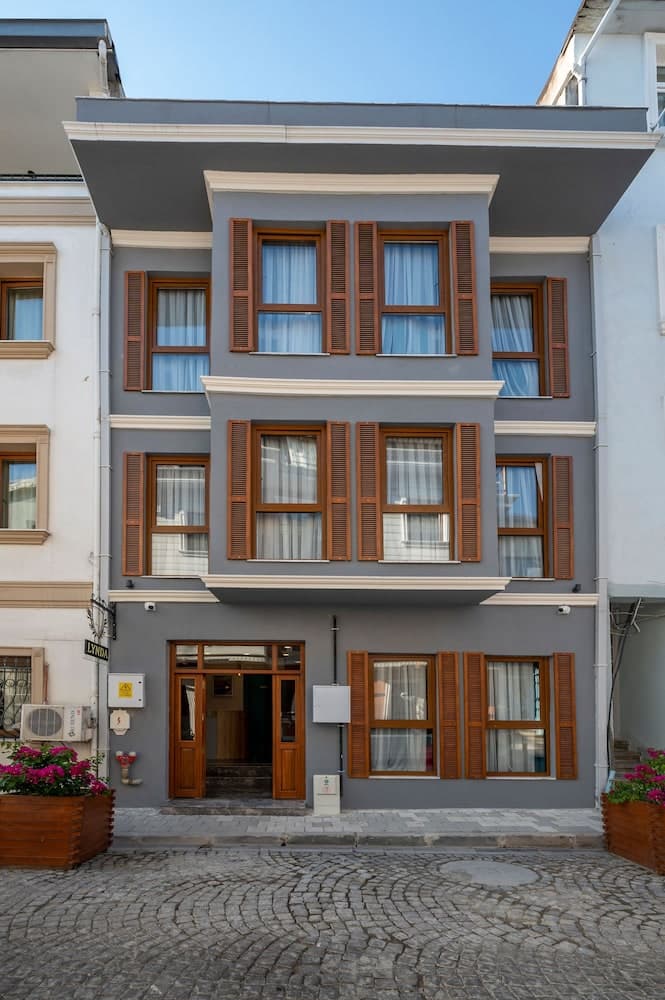 Lynda Hotel