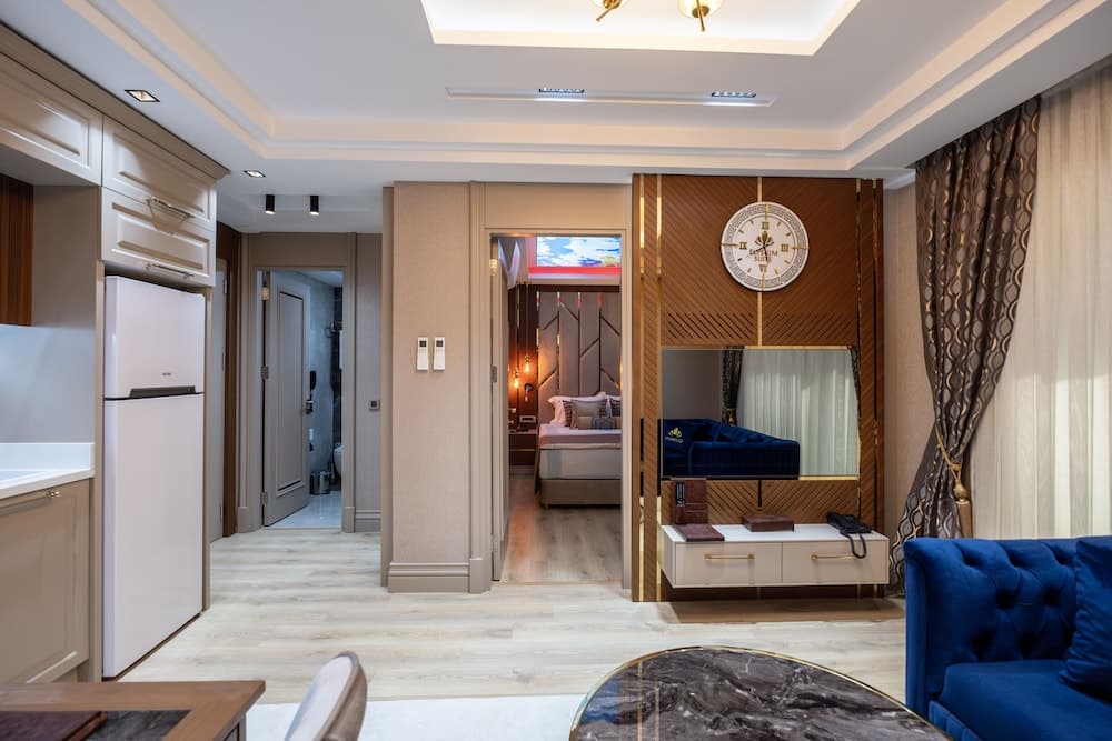 Elysium Deluxe Suites 5