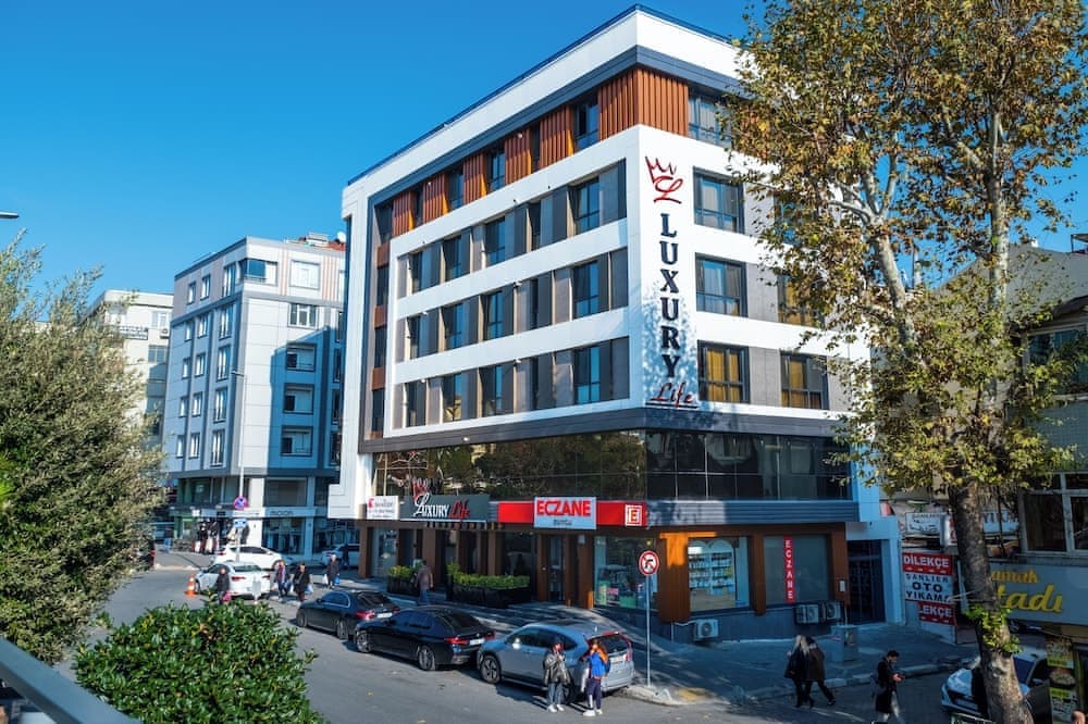 Luxury Life Suites 3