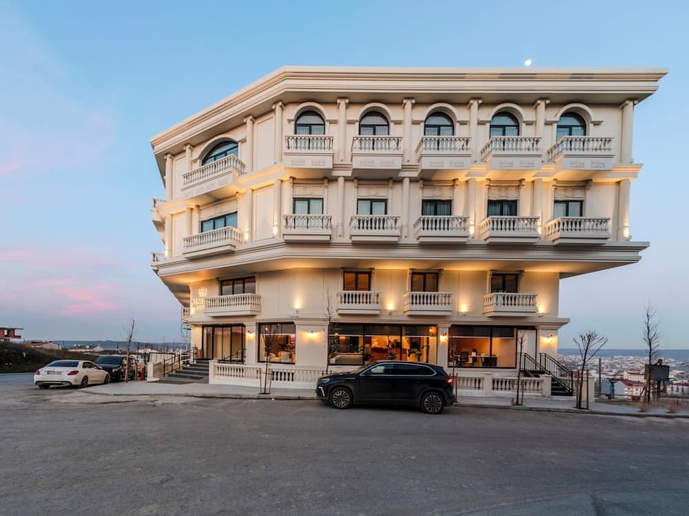 Nenessa Airport Hotel 4