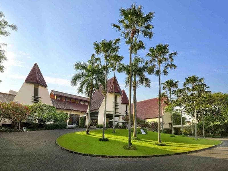 Grand Tropic Suites Hotel