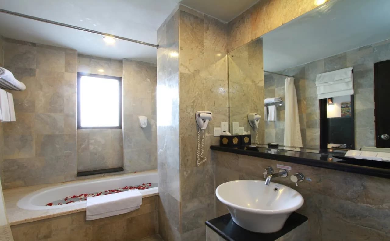 The Lokha Legian Hotel 5
