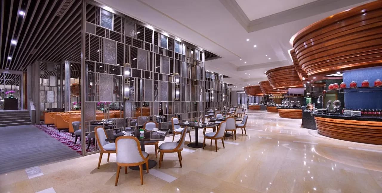 The Ritz-Carlton Jakarta, Mega Kuningan 5