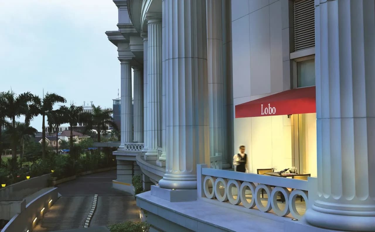 The Ritz-Carlton Jakarta, Mega Kuningan 4