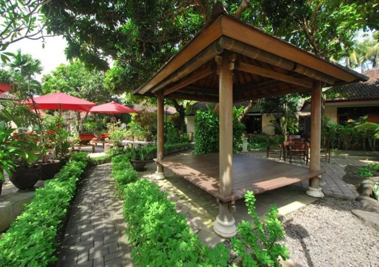 Yulia Beach Inn 3