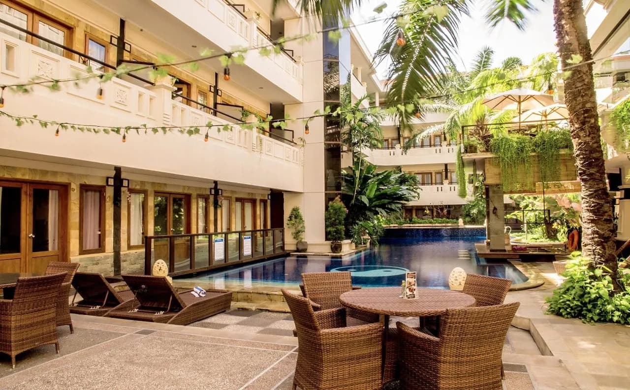 Famous Hotel Kuta 5