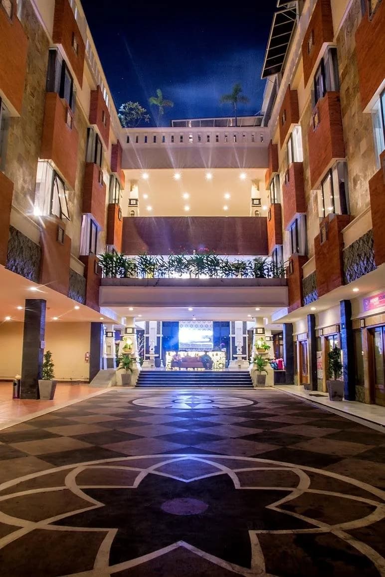 Famous Hotel Kuta 3