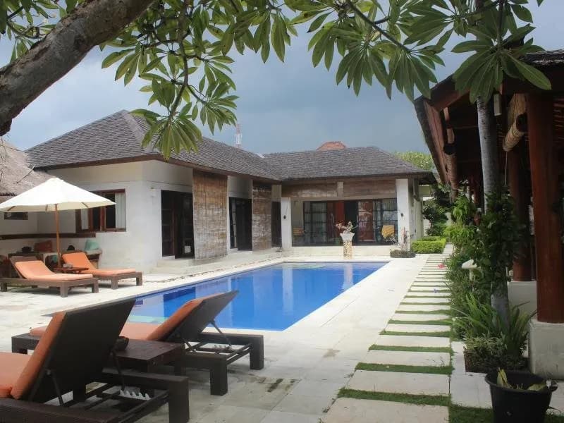 Frangipani Beach Hotel 4