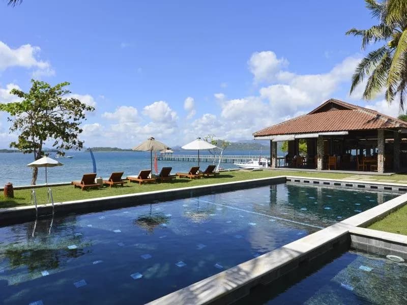Cocotinos Sekotong Beach Resort