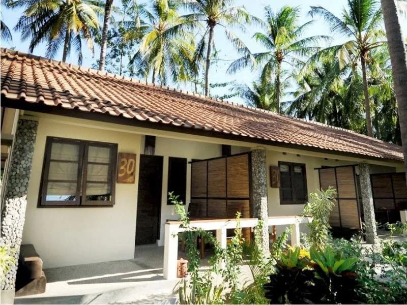 Cocotinos Sekotong Beach Resort 5
