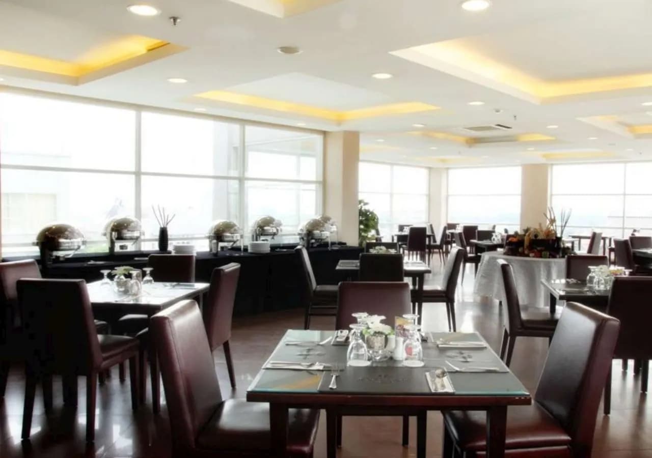 Grand Pacific Hotel 5