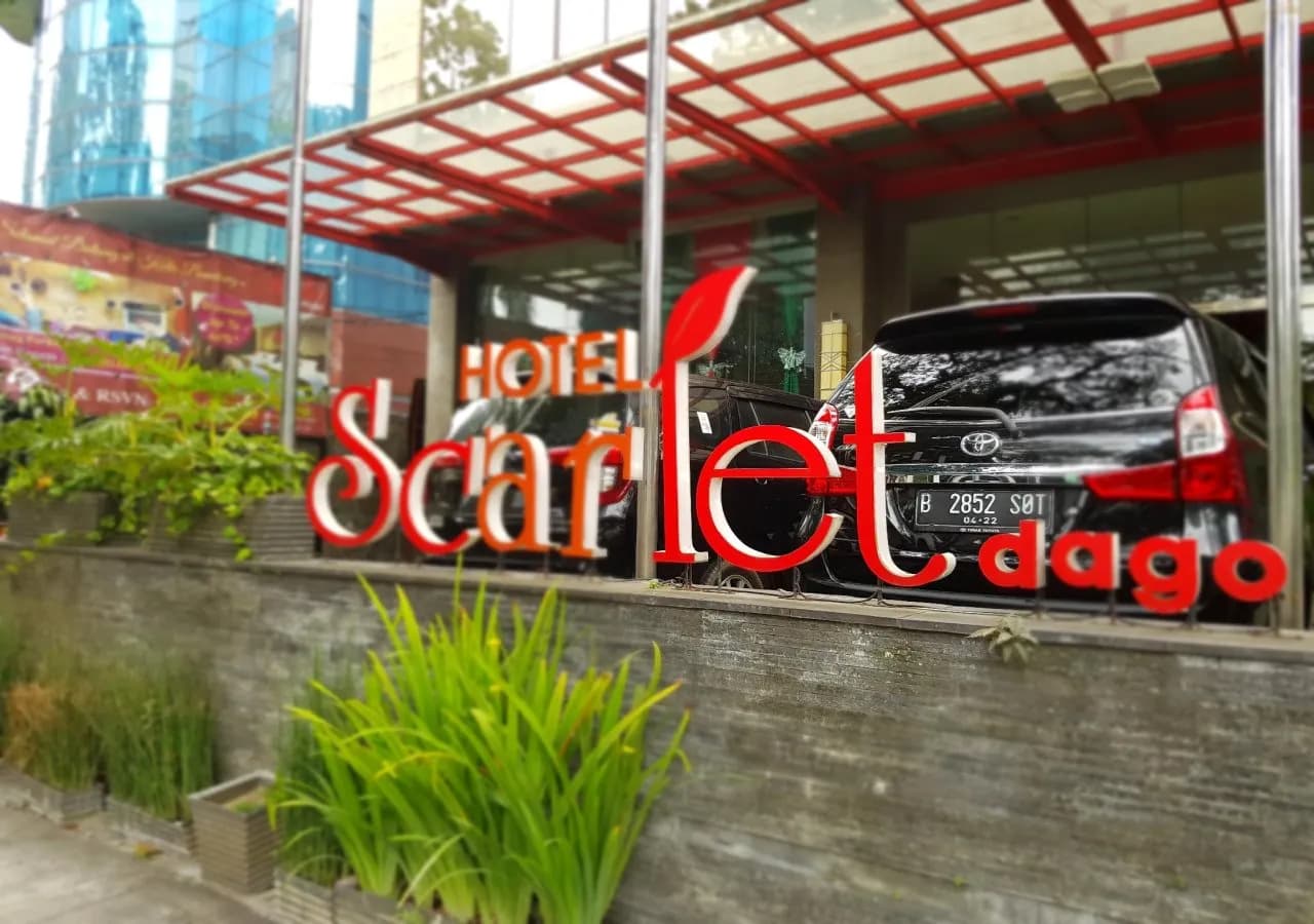 Scarlet Dago