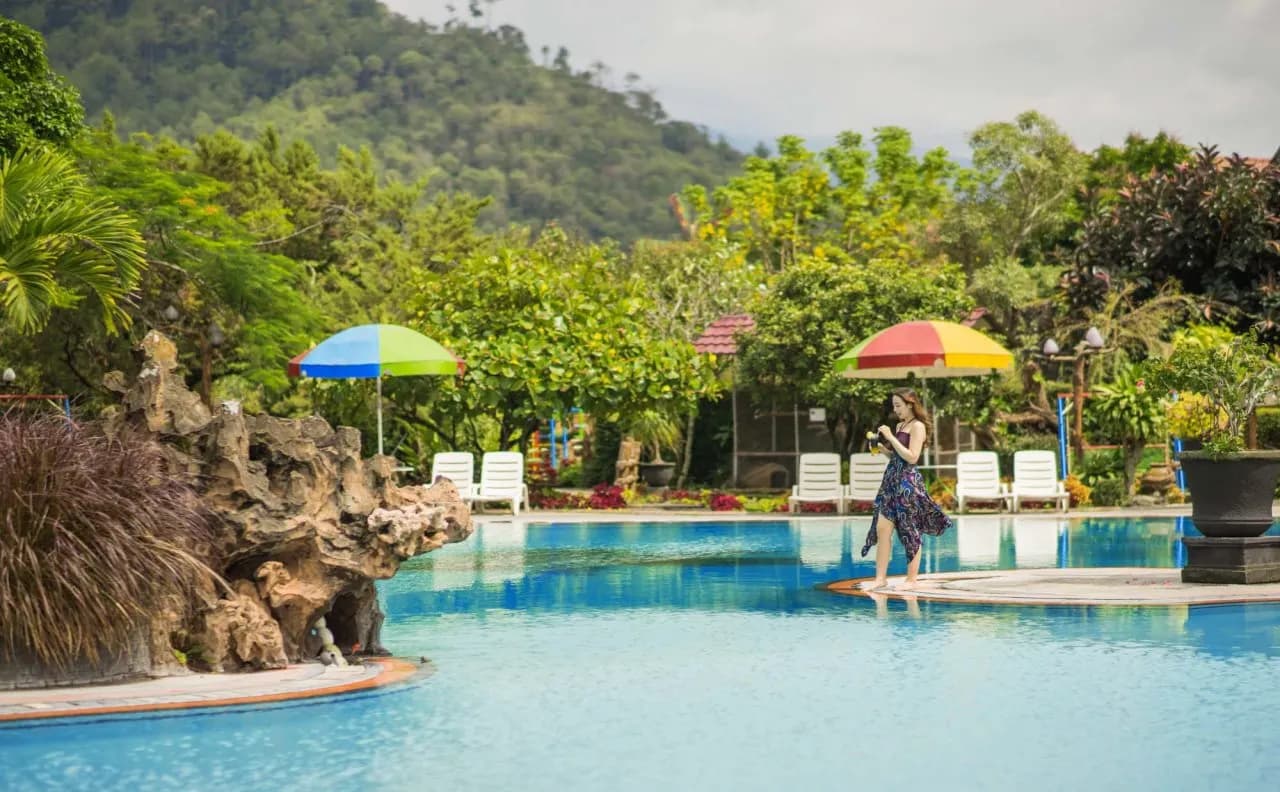 Royal Hotel and Villa Batu 5