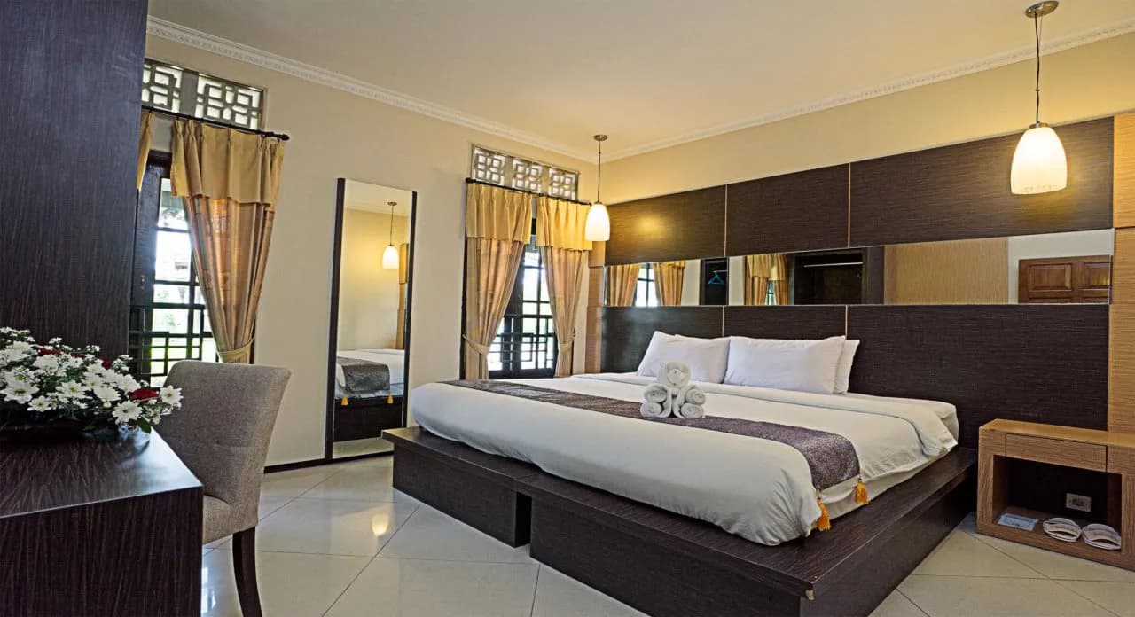 Royal Hotel and Villa Batu 4