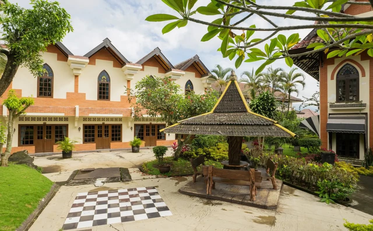 Royal Hotel and Villa Batu 3