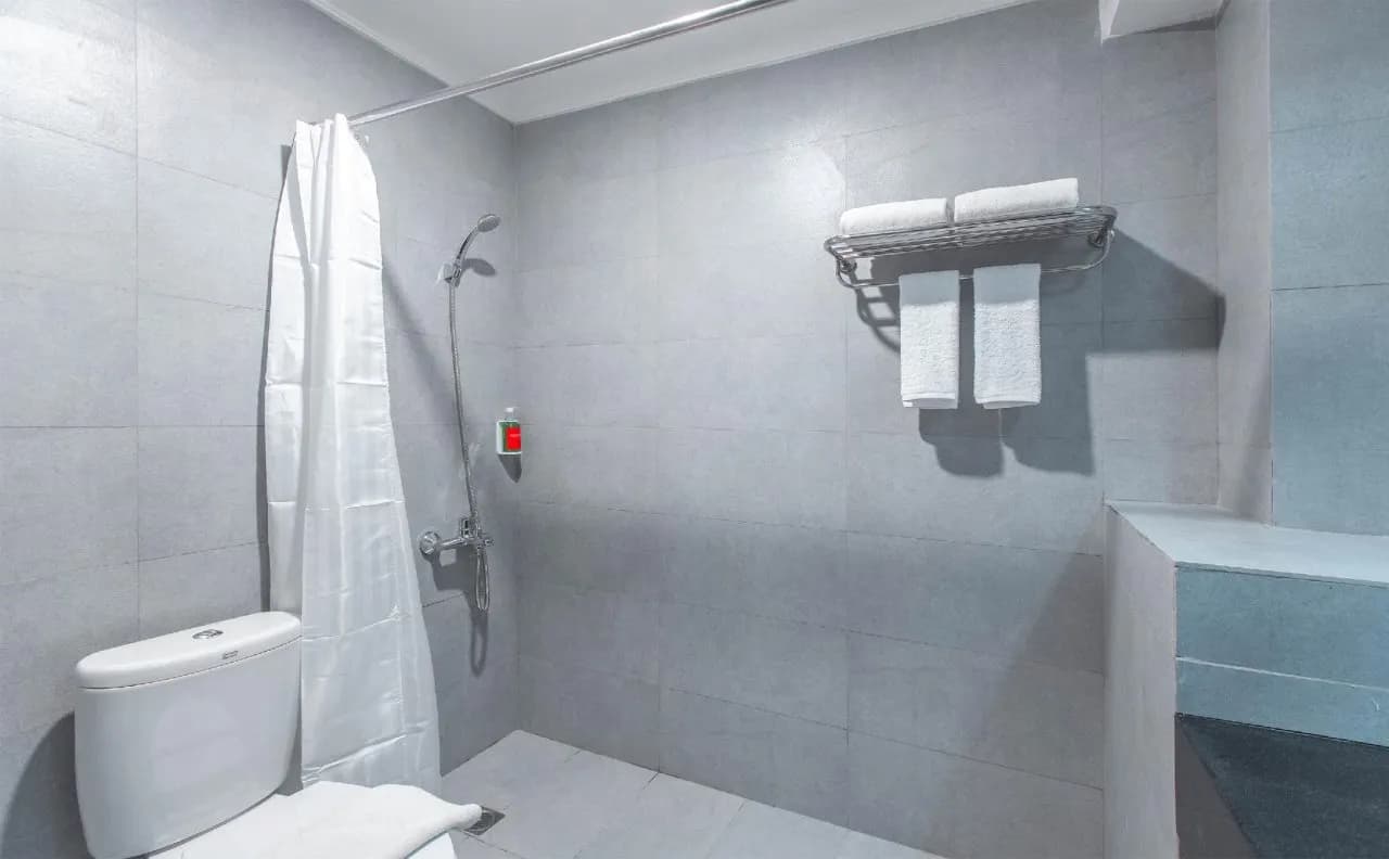 OYO Townhouse 1 Hotel Salemba 3