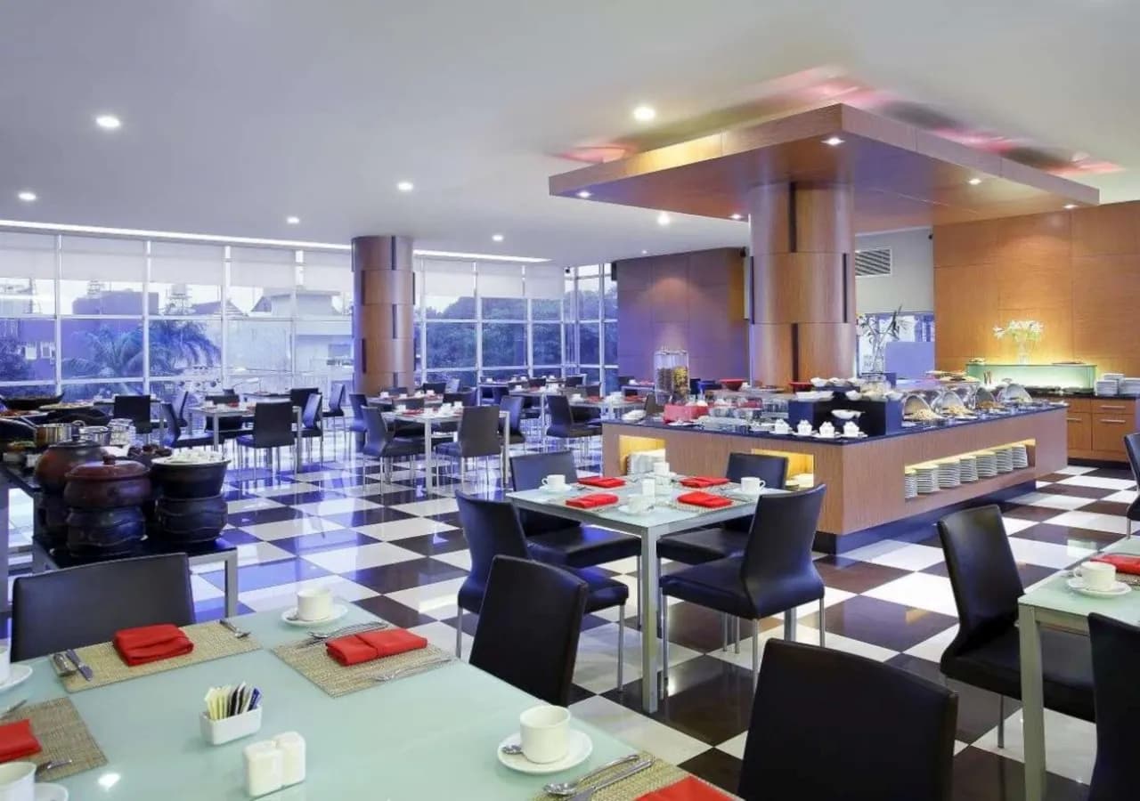 Santika Makassar 5