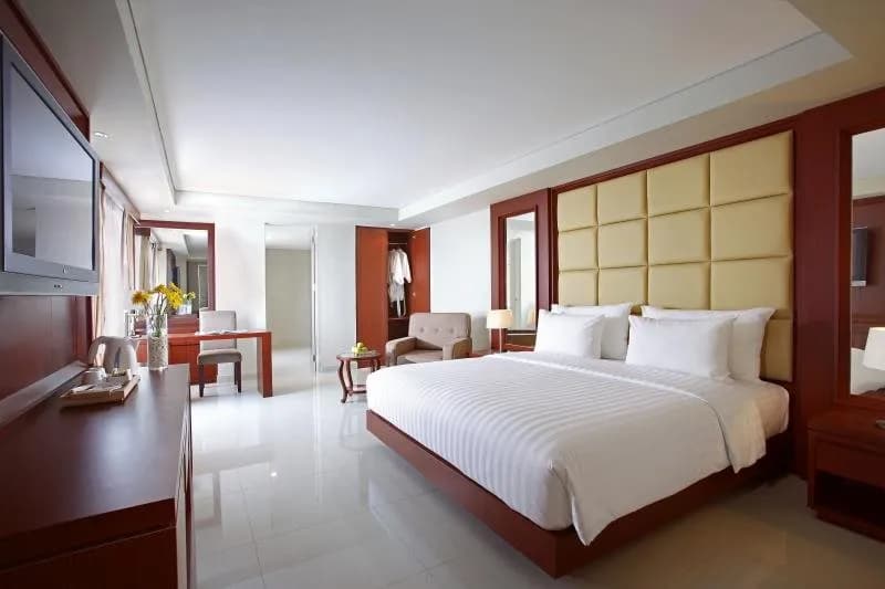 Santika Makassar 4