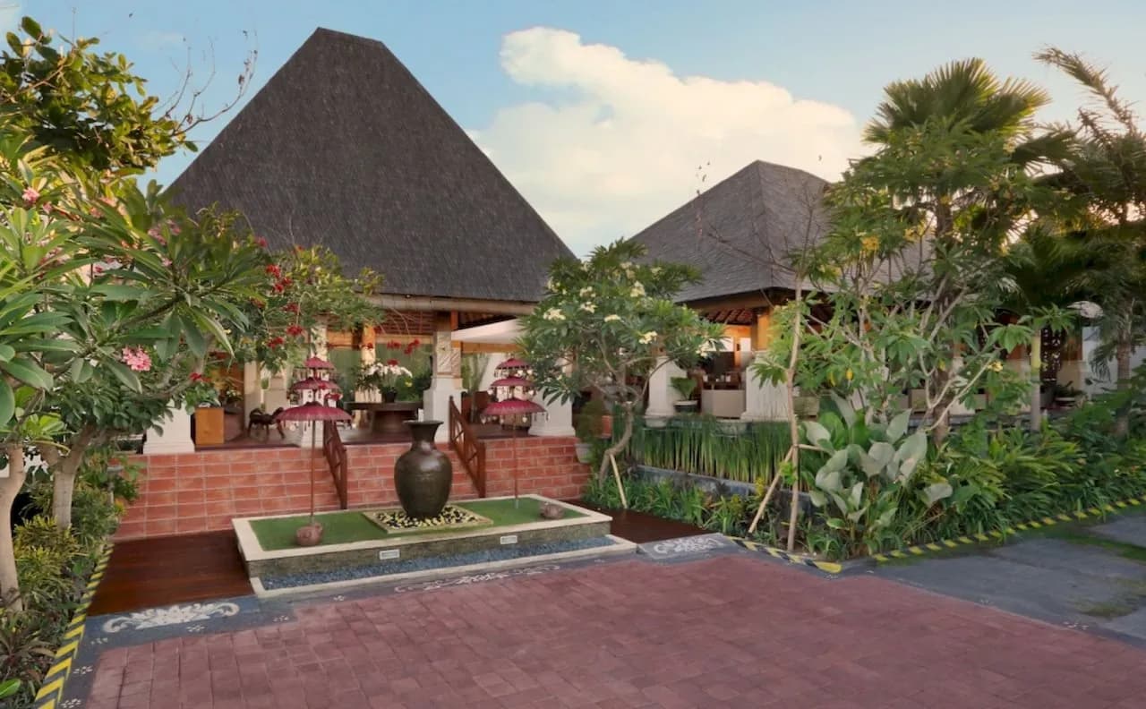 Villa Kayu Raja