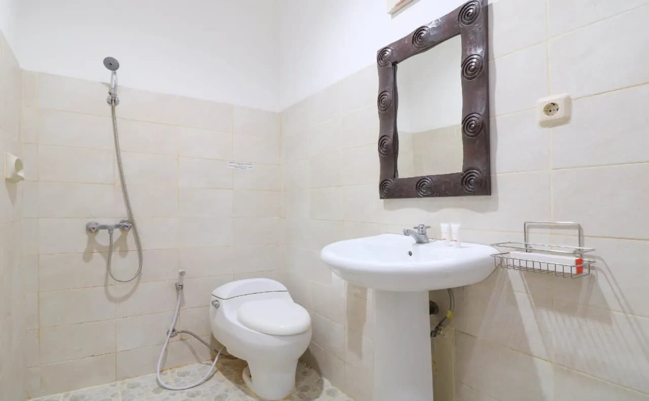 Oyo 1666 Grand Pudjawan Hotel 5