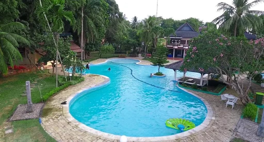 Mutiara Carita Cottages & Hotel 4