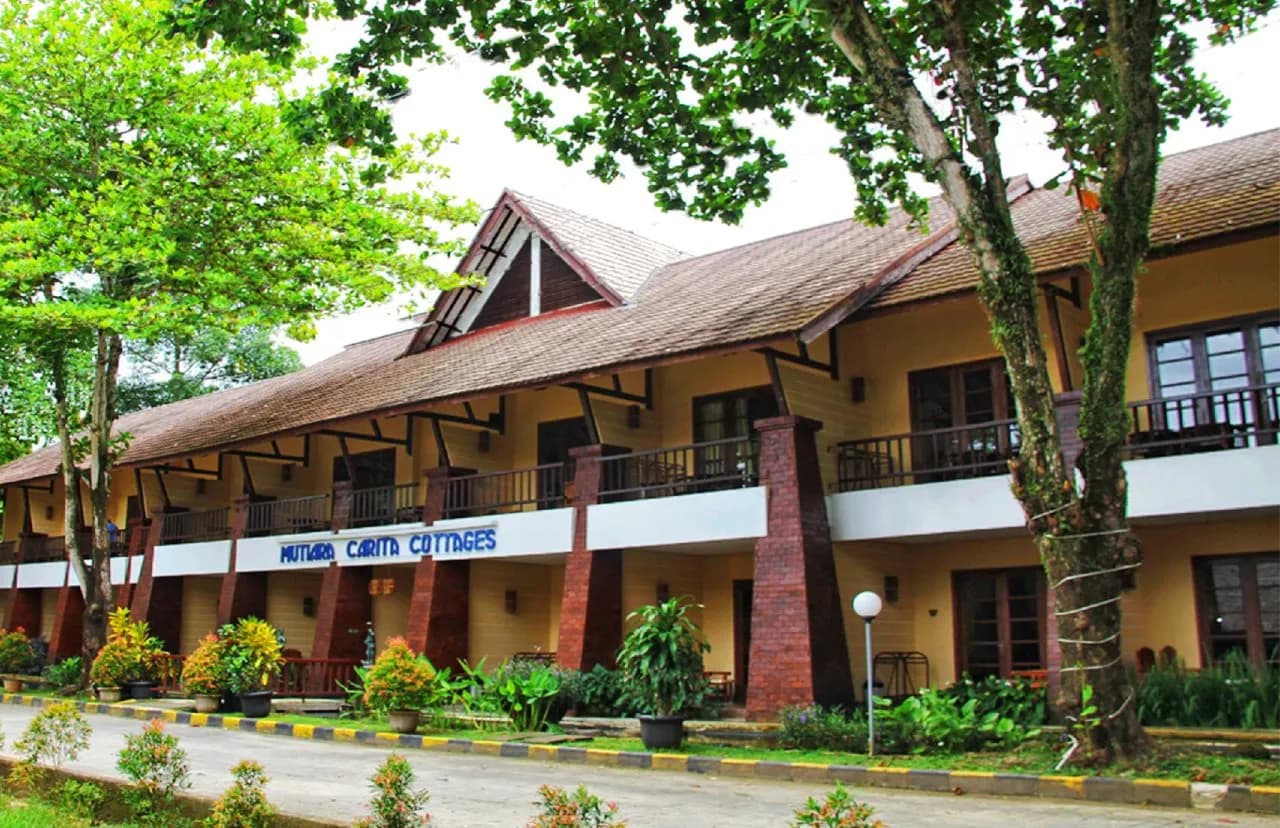 Mutiara Carita Cottages & Hotel 2