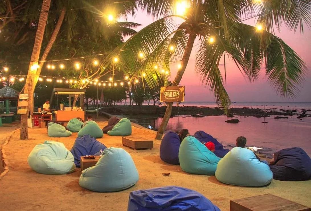 Mutiara Carita Cottages & Hotel 5