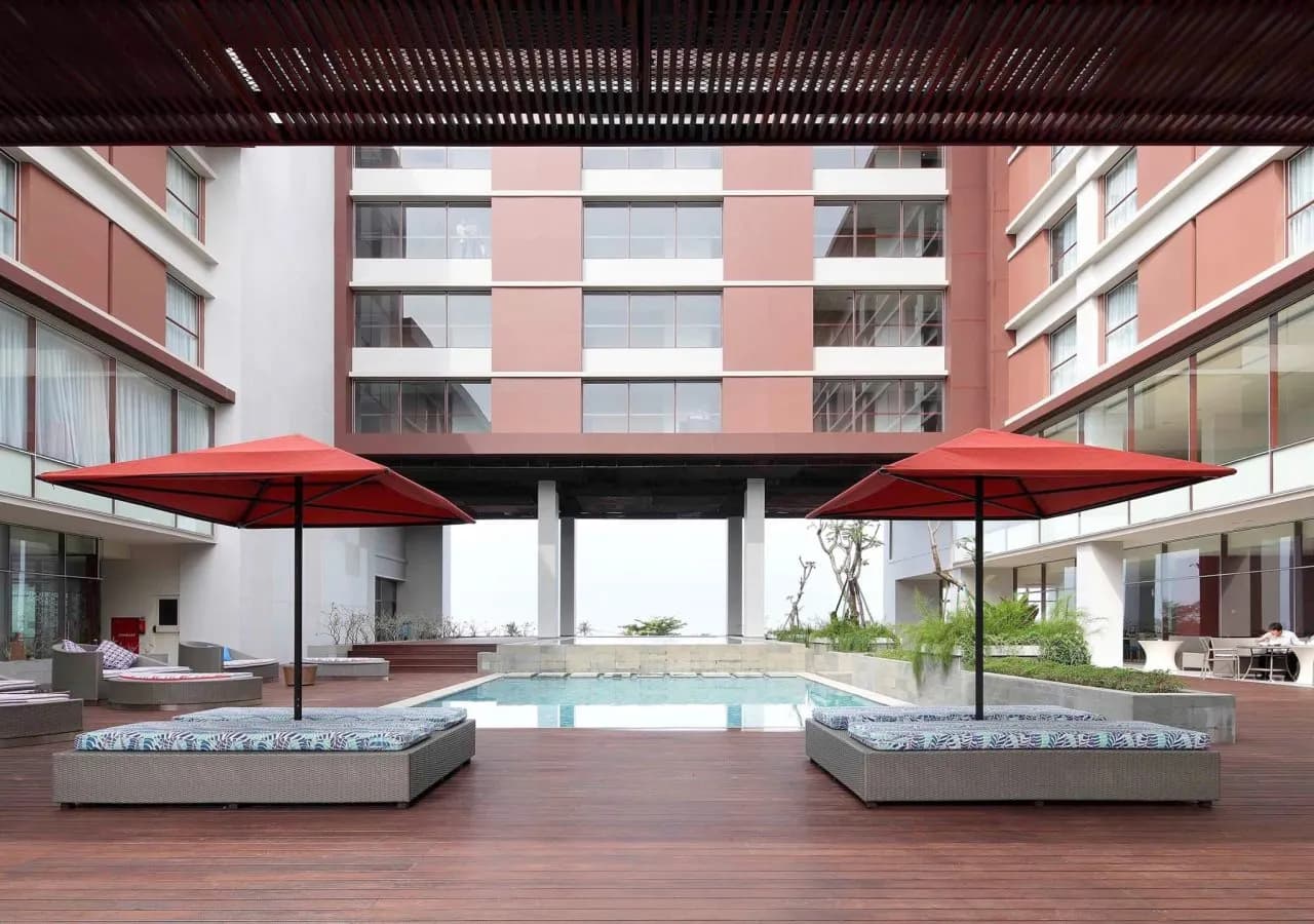 Mercure Padang 5