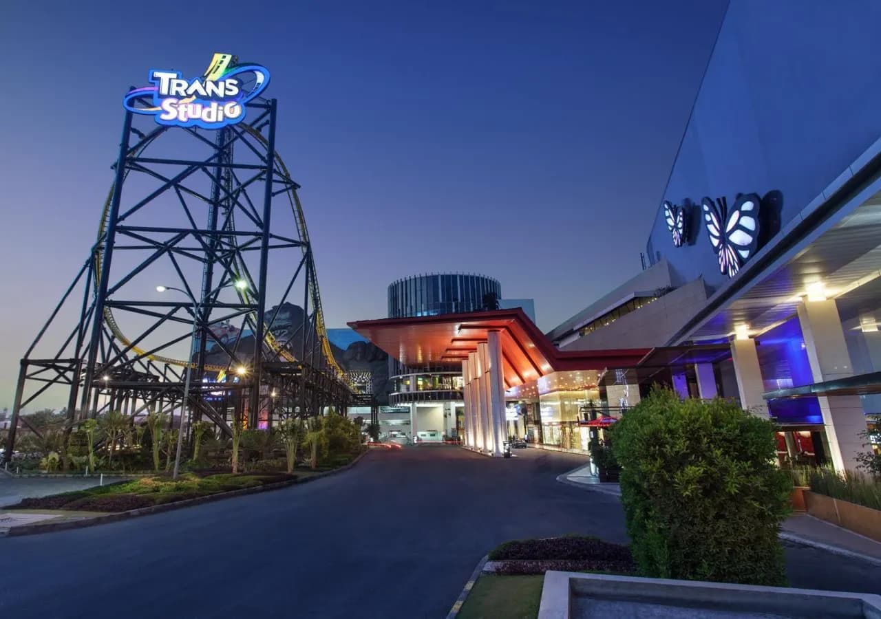The Trans Luxury Hotel 4