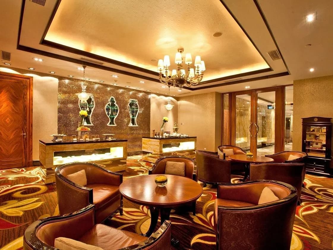 The Trans Luxury Hotel 5