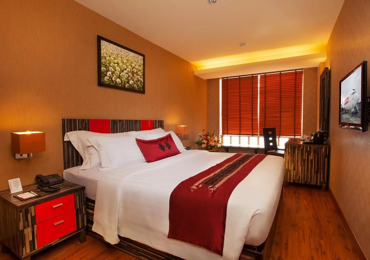 Lion Hotel & Plaza 2