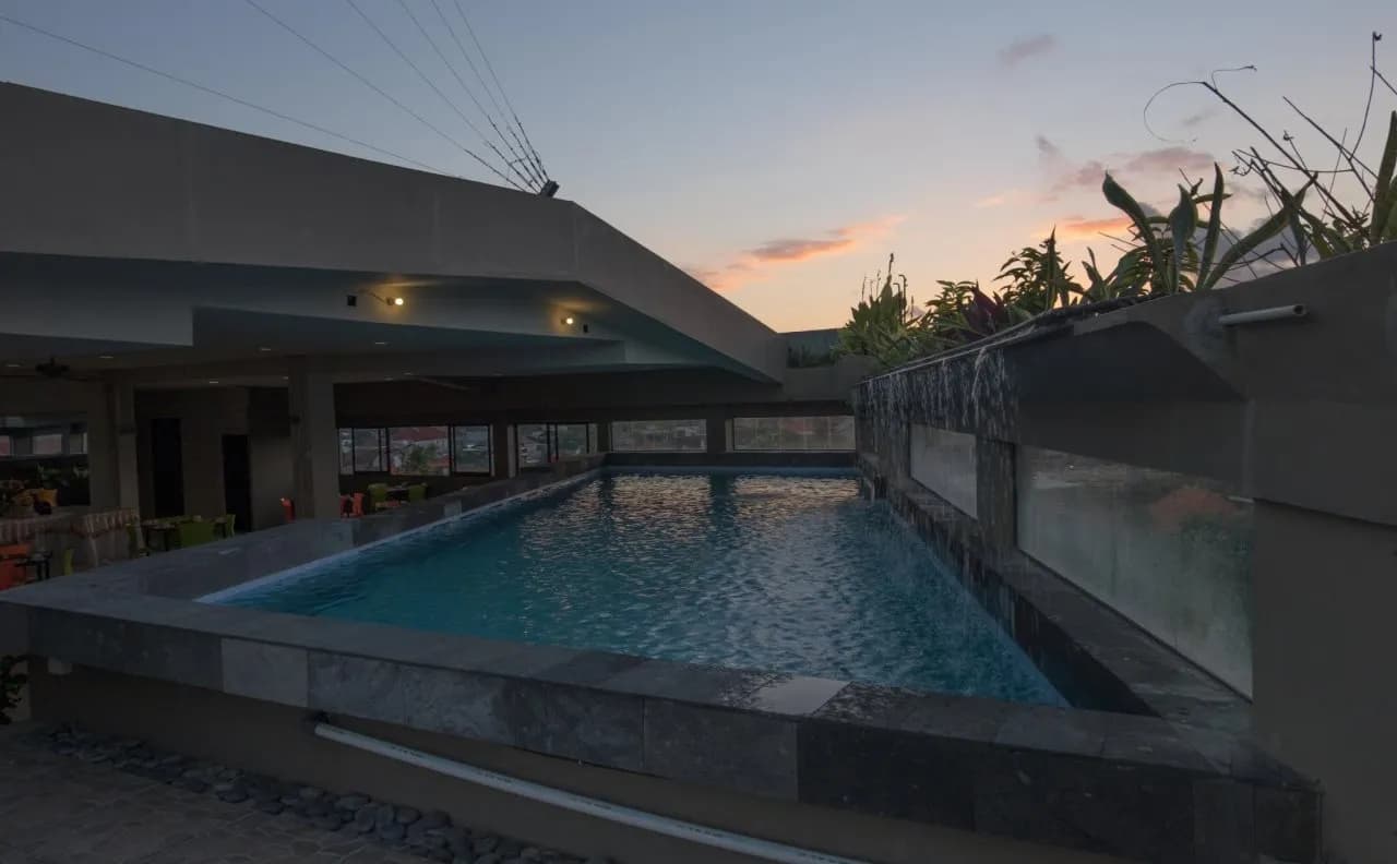 The Sunset Point Hotel 4
