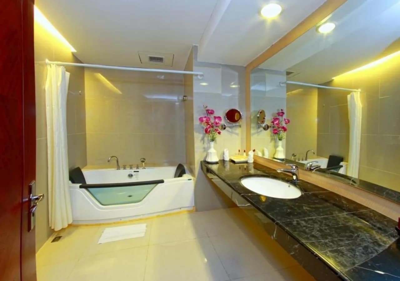 Rocky Plaza Hotel Padang 5