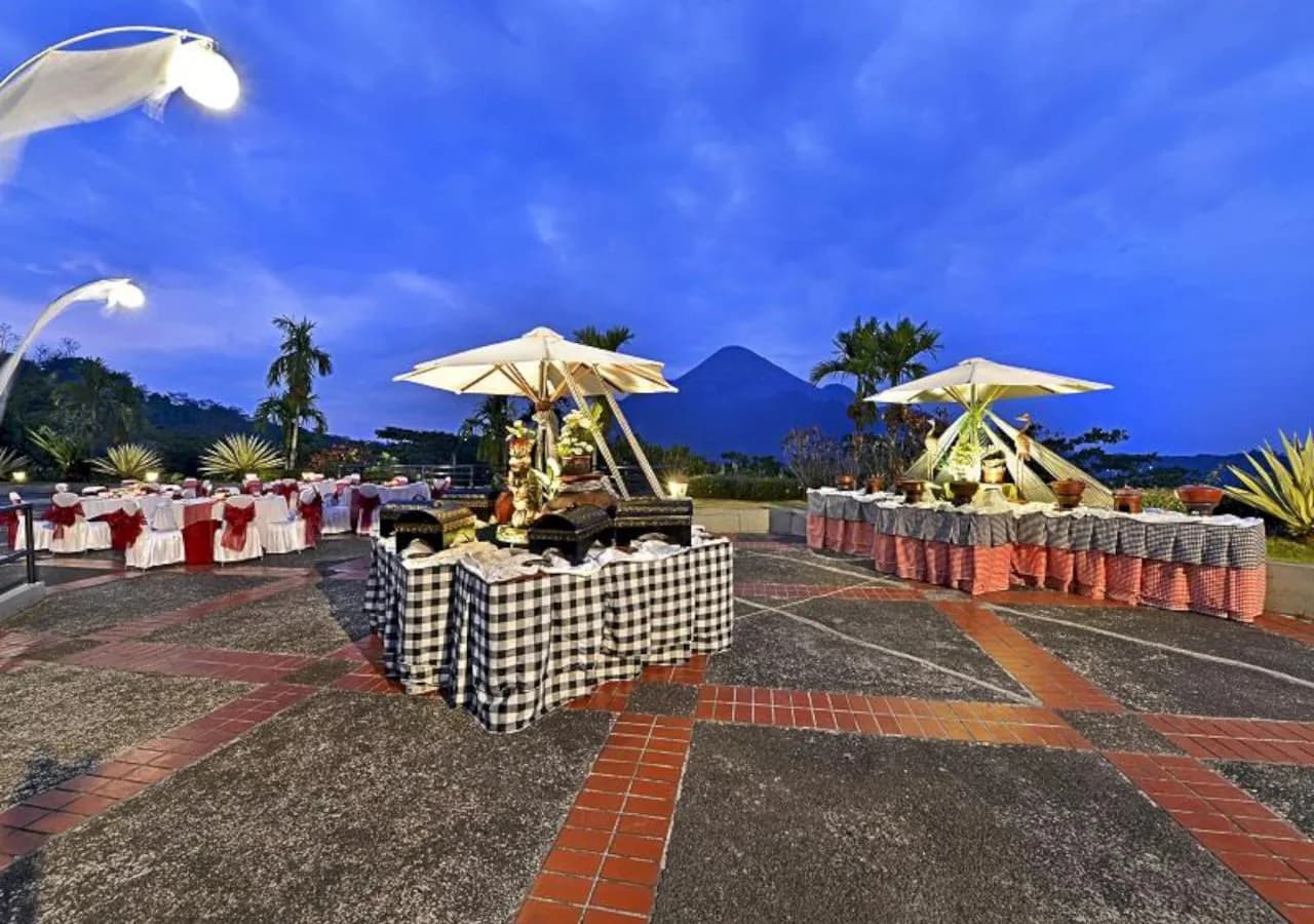 Grand Whiz Hotel Trawas Mojokerto 3