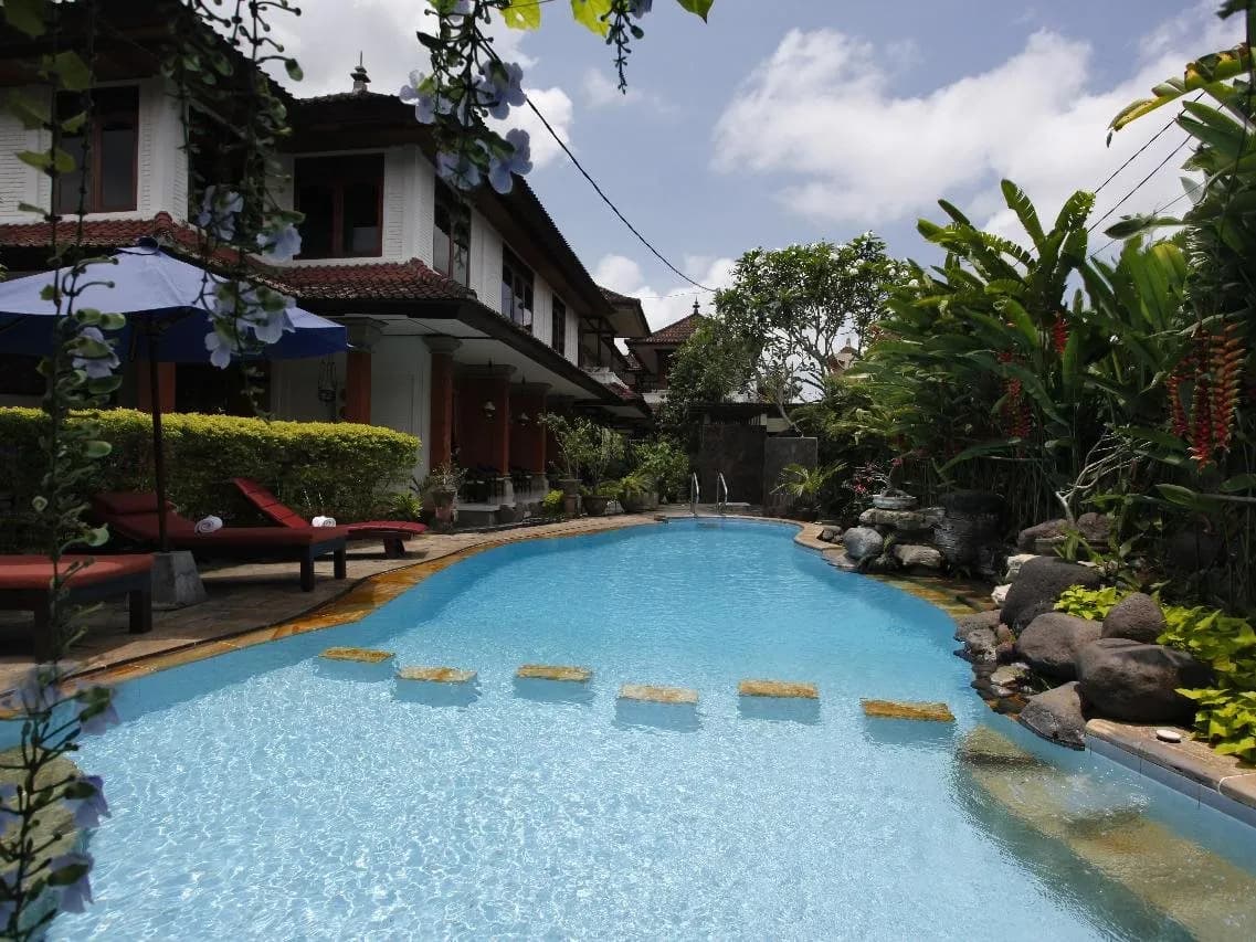 Yulia Village Inn 2