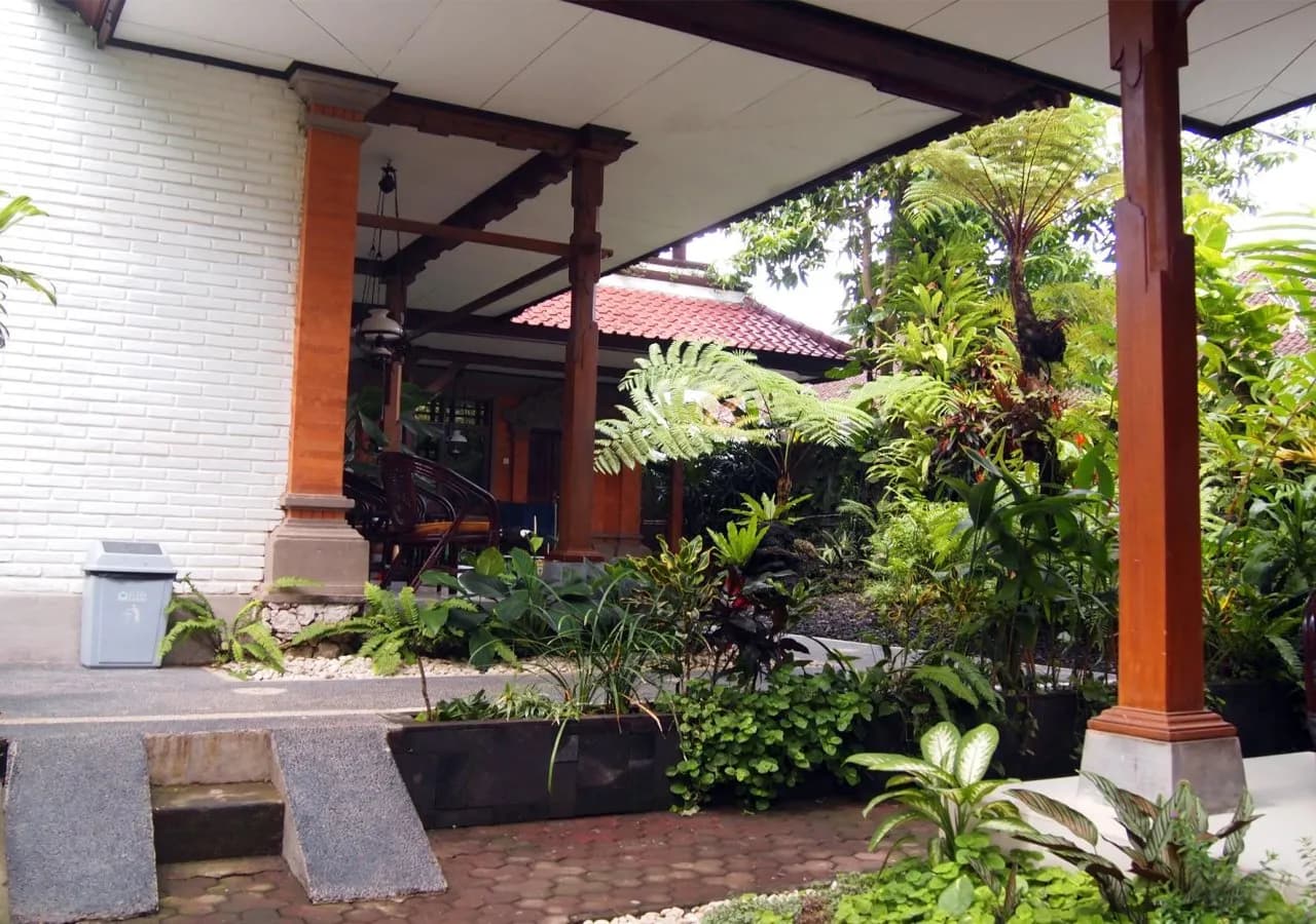 Yulia Village Inn 4