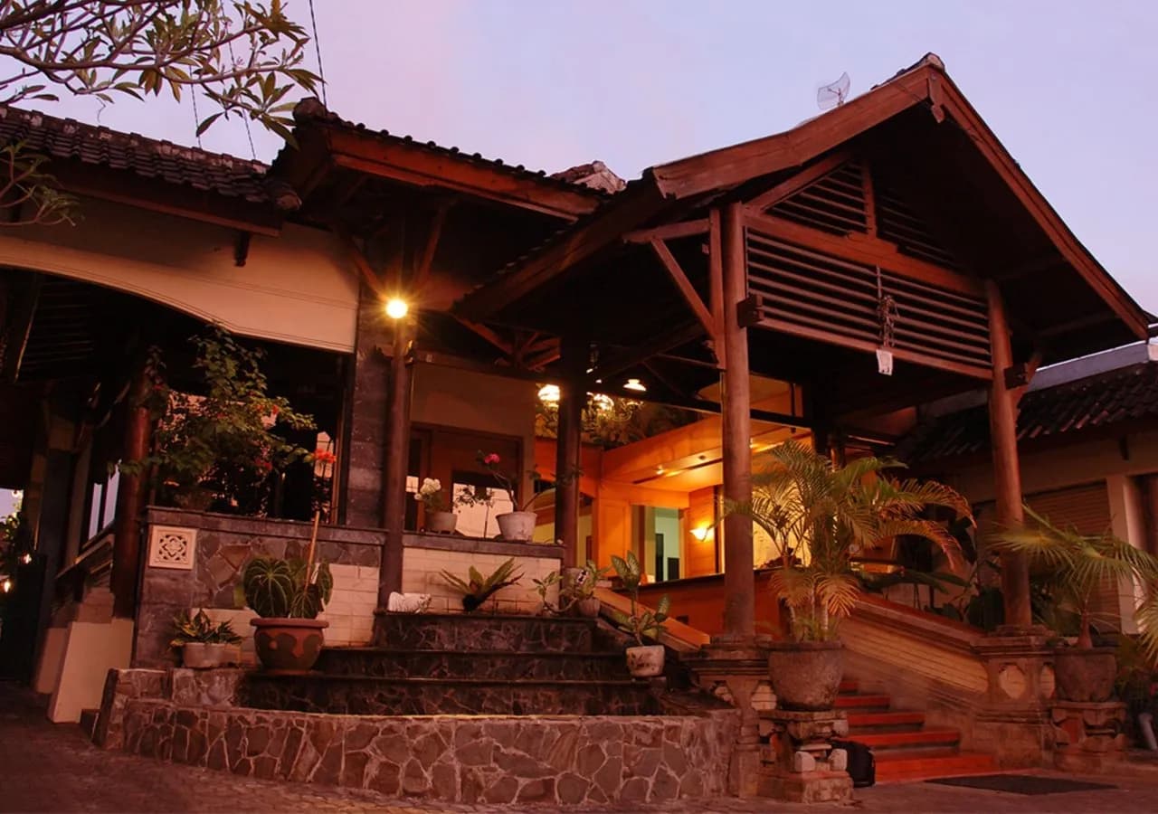 Yulia Village Inn