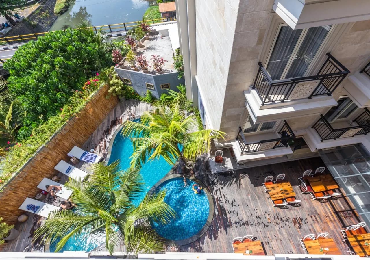 Alron Hotel